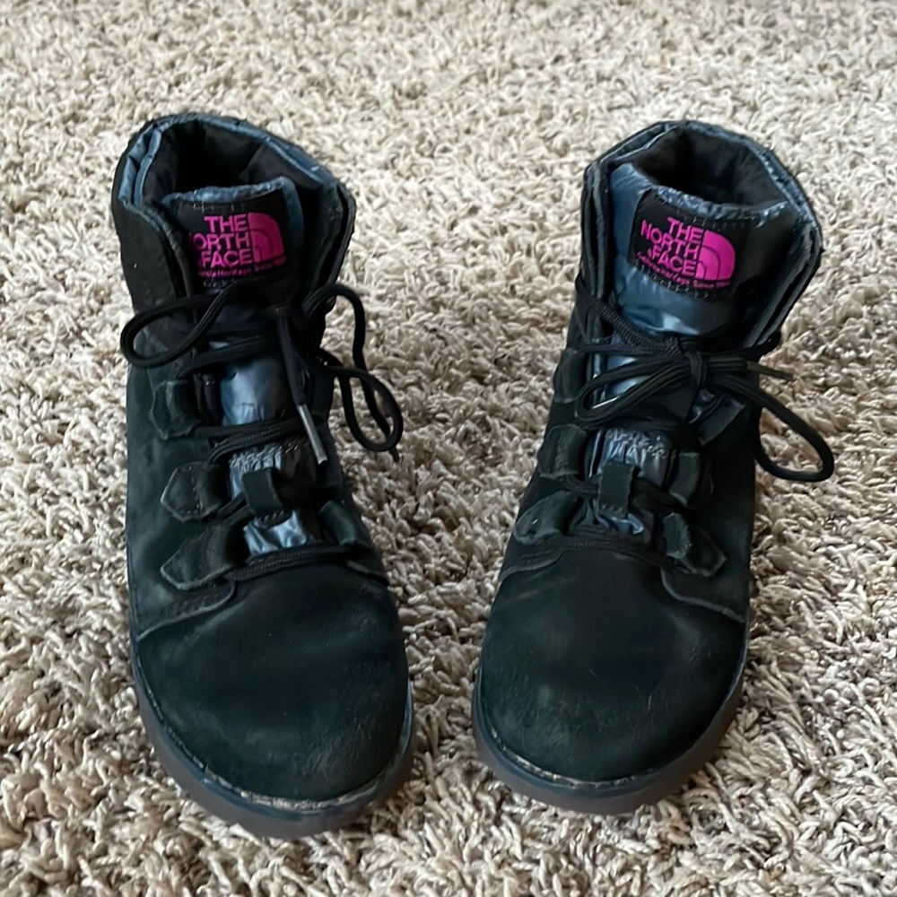 Women’s The North Face Booties Size 5